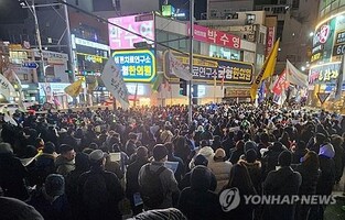 Thousands gather outside Busan lawmaker's office to demand Yoon's ouster