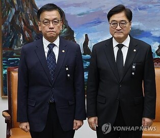 Acting President Choi, assembly speaker discuss support measures for plane crash victims