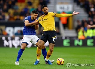 황희찬 첫골 도왔던 쿠냐, 상대팀 직원과 충돌로 2경기 출전정지