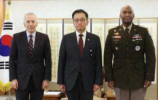 Acting President Choi meets U.S. envoy, USFK commander