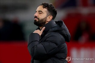 '14위 맨유' 아모링 감독의 걱정…"선수들 불안하고 두려워해"