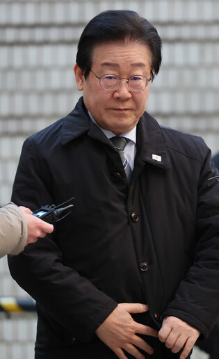 Opposition leader at court