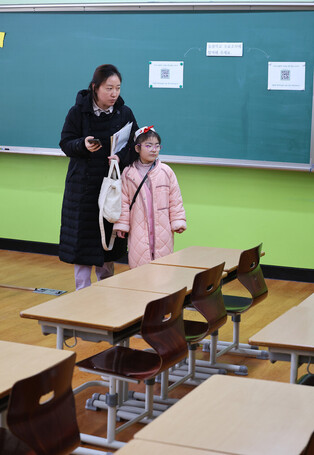 Soon-to-be 1st graders visit school