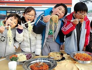 Choi Man-soon's Medicinal K-Food: Ramen, A Bowl of Comfort