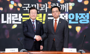 Acting president meets opposition leader