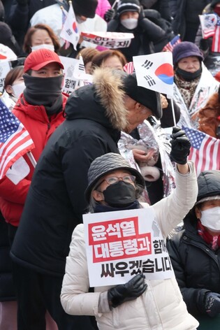 Rally in support of Yoon