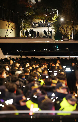 Investigators begin 2nd attempt to detain Yoon