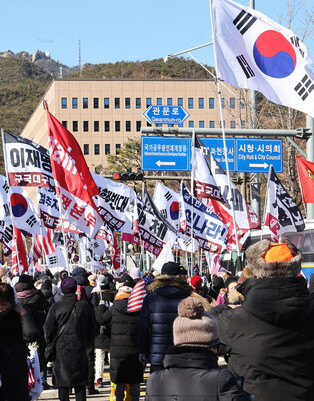 Rally in support of Yoon
