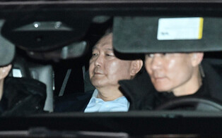 Yoon taken to detention center after questioning