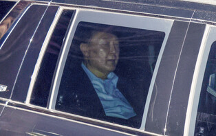 Yoon taken to detention center after questioning