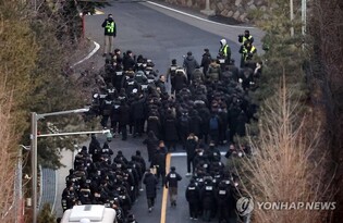 '손바닥 보듯' 尹 체포 과정 생중계…어떻게 가능했을까