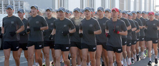 Navy deep-sea divers' winter drills