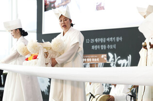 Joint memorial ceremony for plane crash victims