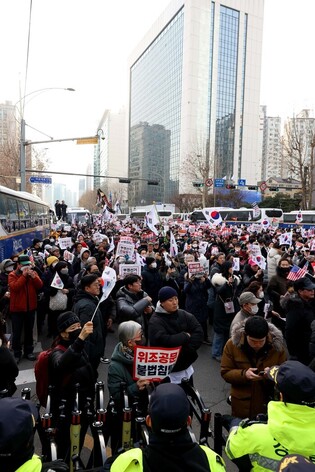 Yoon's supporters rally outside Seoul court