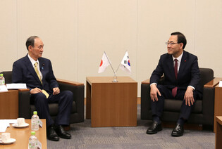 S. Korean lawmaker meets Japan's former PM
