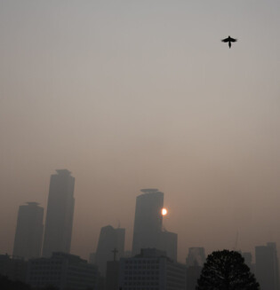 Hazy view of S. Korean city
