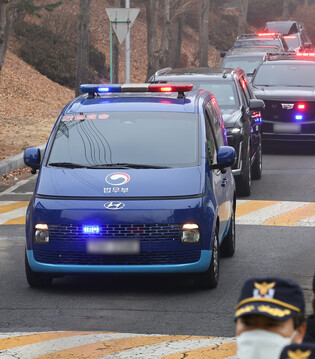 Yoon to attend hearing of impeachment trial