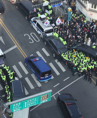 Yoon to attend hearing of impeachment trial