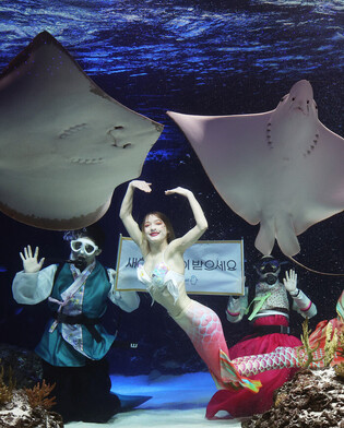 Underwater performance ahead of holiday