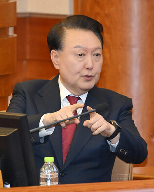 Yoon attends hearing of impeachment trial