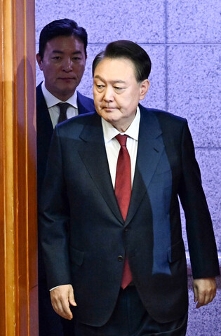 Yoon attends hearing of impeachment trial