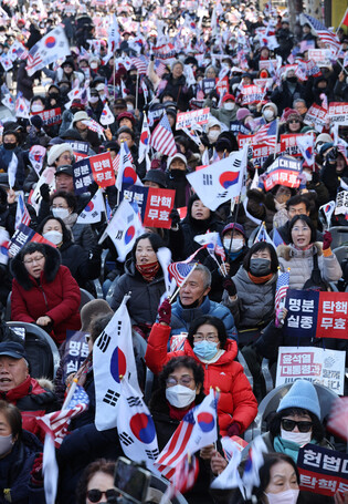 Yoon's supporters rally