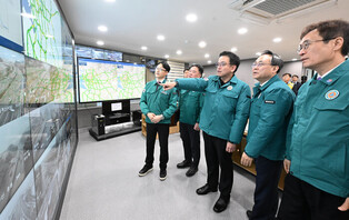 Acting president checks on traffic conditions on holiday