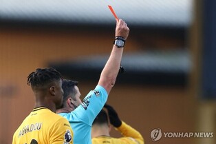 경찰 수사로까지 이어진 아스널 선수 퇴장 판정 '오심' 결론