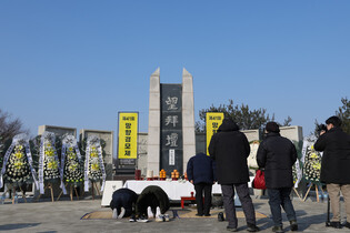 New Year's bow to separated family members in N. Korea