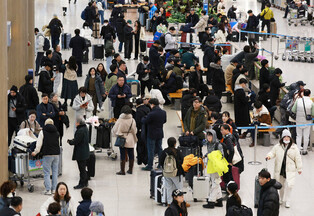Airport crowded on last day of holiday