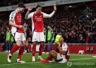 아스널, 맨시티에 대승…루이스-스켈리는 홀란에 통쾌한 복수