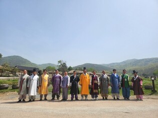 아산시, 외암민속마을 한복 착용하면 무료 입장