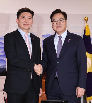 Parliamentary leader meets new S. Korean Olympic chief