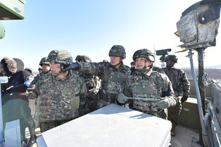 JCS chairman inspects front-line troops