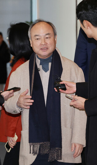 SoftBank CEO visits Samsung Group in Seoul