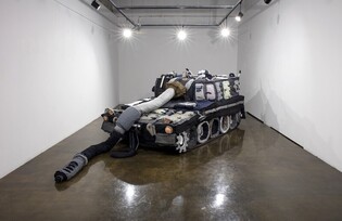 무기를 통해 현재를 바라보는 작품들…서울대미술관 '무기세'展