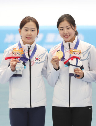 S. Korean speed skaters