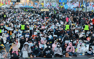 Calls for Yoon's resignation