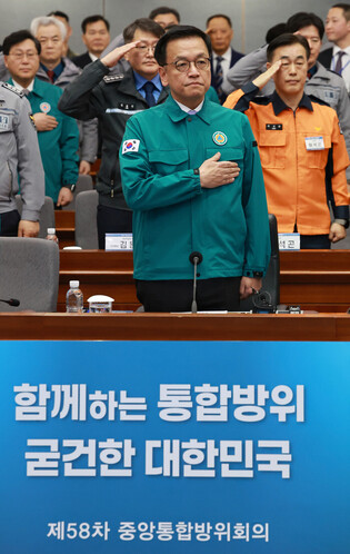 Acting president attends meeting on integrated defense