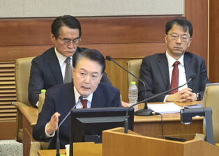 Yoon attends hearing of impeachment trial