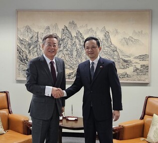 Seoul's nuclear envoy meets Chinese envoy