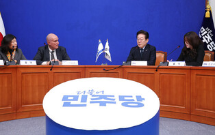 Opposition leader meets Israeli envoy