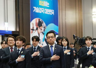 Acting president meets participants of WorldSkills Competition