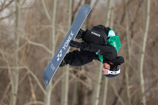 Kim Geon-hui wins gold in snowboard halfpipe at Winter Asiad