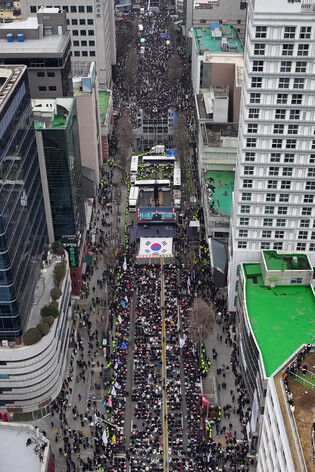 Rallies for, against Yoon's ouster in Gwangju
