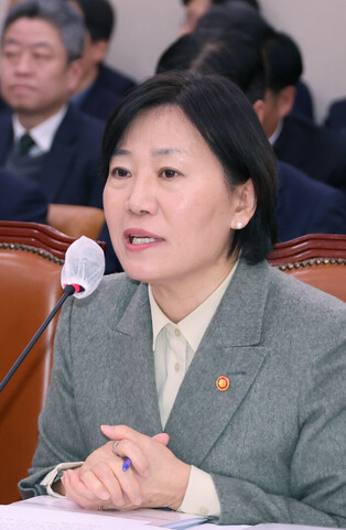 Agriculture minister at parliamentary session