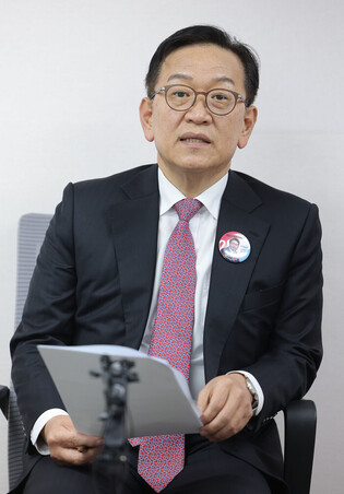 Yoon's lawyer holds press conference