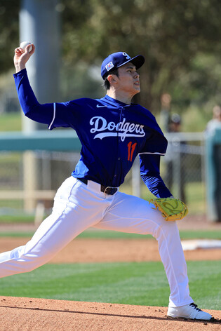 Roki Sasaki at MLB spring training