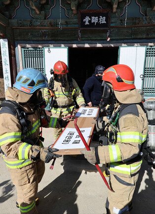 Disaster drill at Buddhist temple