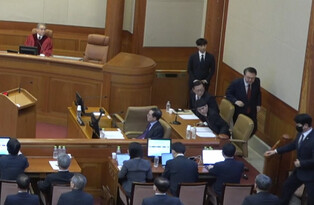 Yoon briefly attends hearing of impeachment trial